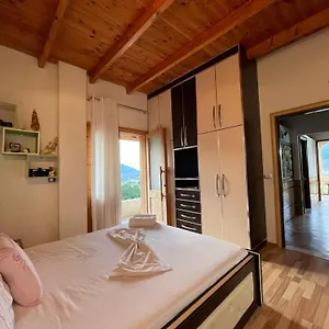 Elsa's Gjirokastër